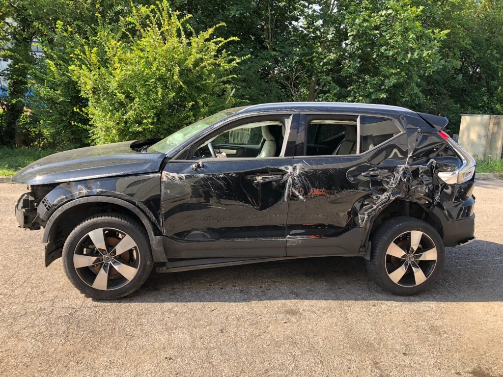 Foto 4 VOLVO XC40 2.0 T4 190CV GEARTRONIC INSCRIPTION AUTOMATICA
