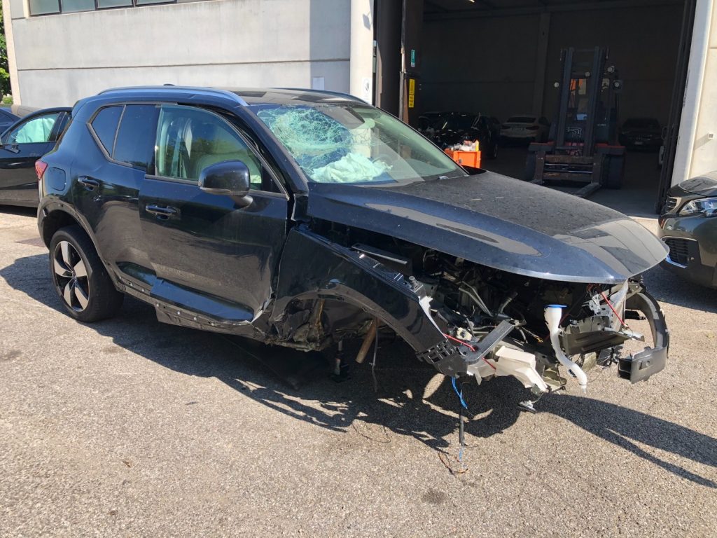 Foto 1 VOLVO XC40 2.0 T4 190CV GEARTRONIC INSCRIPTION AUTOMATICA